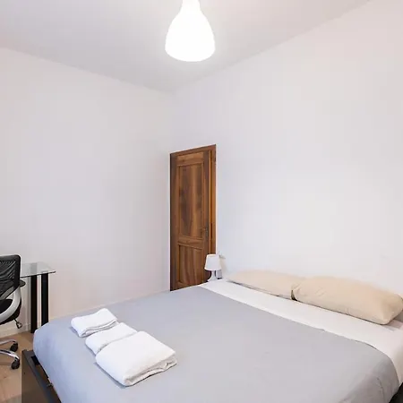 Large Two-room Near The Tolstoy Metro Stop Apartmán Milán