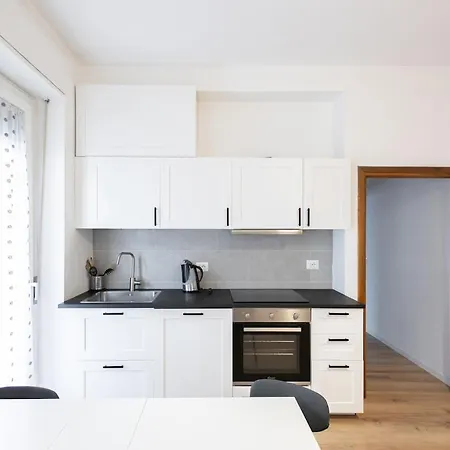 Large Two-room Near The Tolstoy Metro Stop