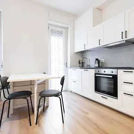 Apartmán Large Two-room Near The Tolstoy Metro Stop *