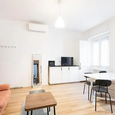 Large Two-room Near The Tolstoy Metro Stop